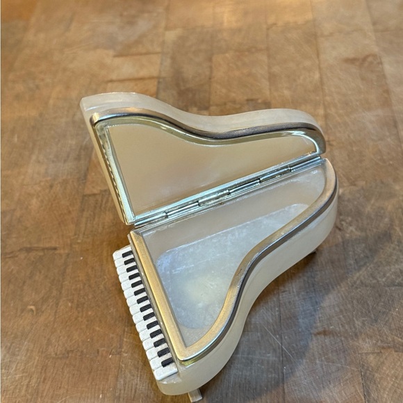 Alabaster Cream Piano Trinket Box with Floral Design Hand Crafted in Italy - Picture 9 of 11